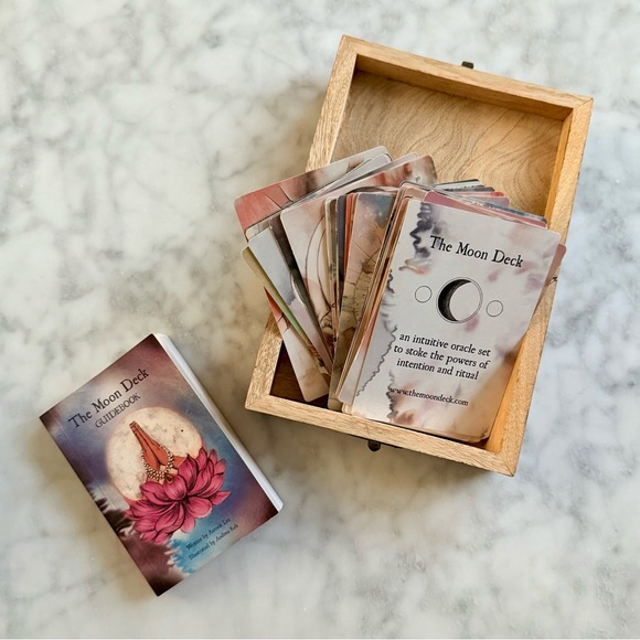 Moon Deck Oracle Card Set with Wooden Box (RARE!) - Picture 2 of 8